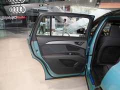 奥迪Q5 e-tron 2022款 40 e-tron 星耀型 锦衣套装