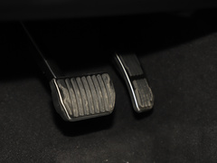 捷豹XFL 2021款 XFL 2.0T P250 四驱曜黑运动版