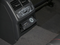 奥迪A4L 2022款 40 TFSI quattro RS套件燃速型