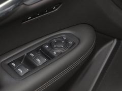 凯迪拉克XT6 2025款 2.0T 六座四驱豪华行政经典版