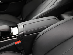 奔驰A级 2022款 改款二 A 200 L 运动轿车时尚型