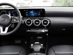 奔驰A级 2022款 改款二 A 200 L 运动轿车时尚型