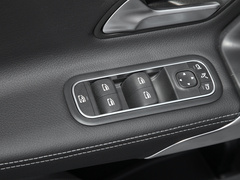 奔驰A级 2022款 改款二 A 200 L 运动轿车时尚型