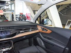 奥迪Q7 2024款 55 TFSI quattro S line运动型