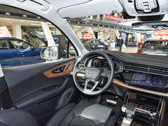 奥迪Q7 2024款 55 TFSI quattro S line运动型