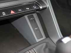 奥迪Q3 2024款 45 TFSI quattro 时尚动感型