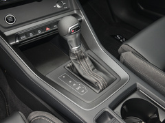 奥迪Q3 2024款 40 TFSI RS套件燃速型