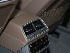 奥迪A7L 2024款 45TFSI S-line 筑梦型 流晶套装