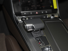 奥迪A7L 2024款 45TFSI S-line 筑梦型 流晶套装