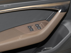 奥迪A7L 2024款 45TFSI S-line 筑梦型 流晶套装