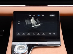 岚图追光 2024款 PHEV 四驱超长续航旗舰版