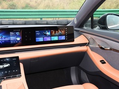 岚图追光 2024款 PHEV 四驱超长续航旗舰版