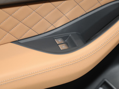 奥迪Q6 2024款 45 TFSI quattro 齐云型 羽林套装 6座