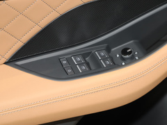 奥迪Q6 2024款 45 TFSI quattro 齐云型 羽林套装 6座