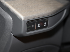 奥迪Q6 2024款 45 TFSI quattro 齐云型 羽林套装 6座