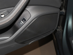 奥迪A4L 2024款 40 TFSI quattro RS套件燃速型