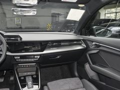 奥迪A3 2024款 A3L Limousine 35 TFSI RS套件燃速型