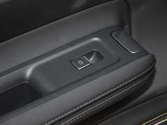 Polestar 4 2024款  单电机标准续航PLUS