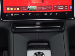 Polestar 4 2024款  单电机标准续航PLUS