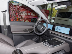 上汽大通MAXUS G70 2023款 2.0T 奢享版