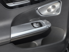 奔驰C级 2024款 改款 C 260 L 皓夜运动版