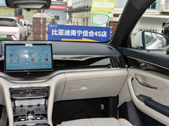 宋PLUS新能源 2024款 荣耀版 EV 520km 尊贵型