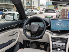 宋PLUS新能源 2024款 荣耀版 EV 520km 尊贵型