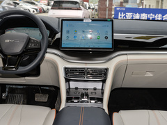 宋PLUS新能源 2024款 荣耀版 EV 520km 尊贵型