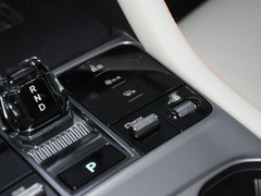 宋PLUS新能源 2024款 荣耀版 EV 520km 旗舰型