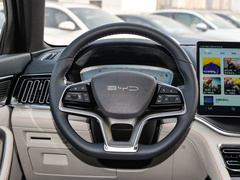 宋PLUS新能源 2024款 荣耀版 EV 605km 旗舰PLUS