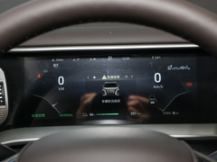 腾势D9 2024款 EV 600 四驱尊贵型