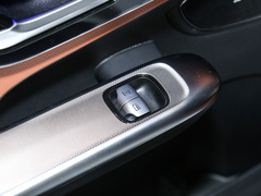 奔驰GLC 2024款 GLC 260 L 4MATIC 豪华型 5座