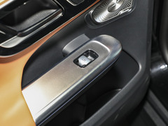 奔驰GLC 2024款 GLC 300 L 4MATIC 豪华型 5座