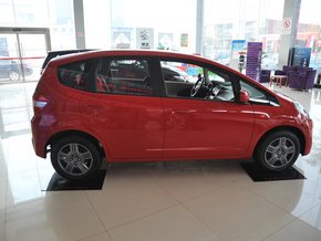 广汽本田  1.3L 手动 车辆正右侧