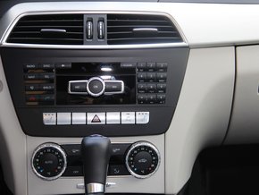 奔驰(进口) C200 1.8T 中控台中央特写