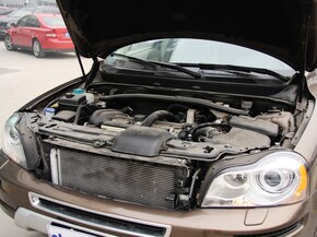 沃尔沃(进口)  2.5T 自动 发动机局部特写