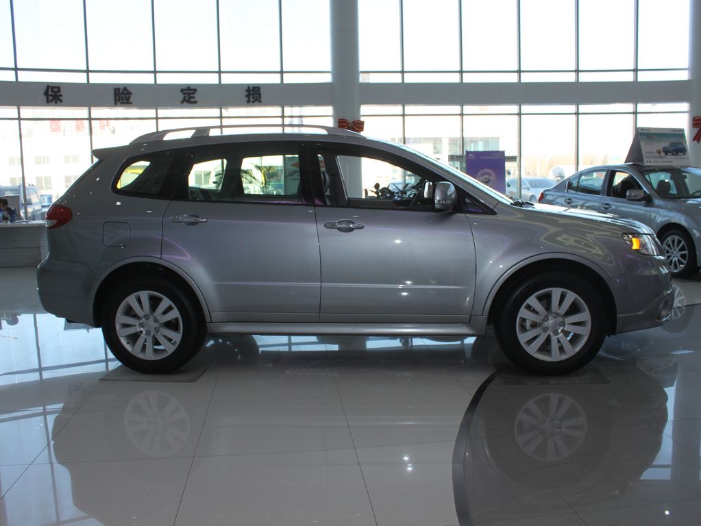 斯巴鲁 3.6L 自动 车辆正右侧