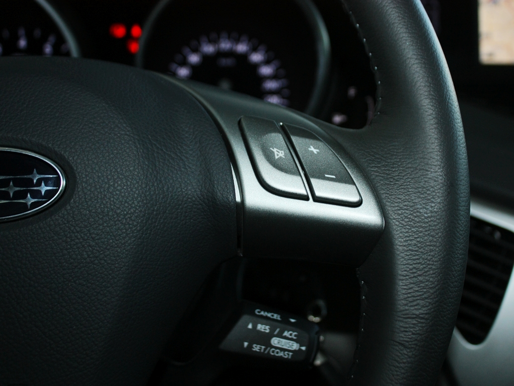 斯巴鲁 3.6L 自动 方向盘右侧