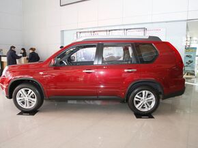 东风日产  2.5L CVT 车辆左正侧视角
