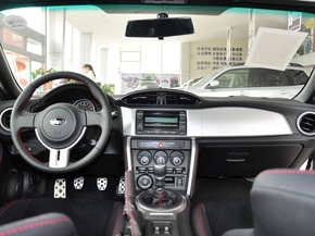 斯巴鲁  2.0L 手动 中控台整体