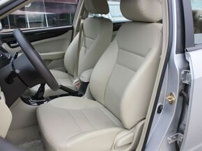 吉利全球鷹  1.8L 手動 駕駛席座椅前45度視圖