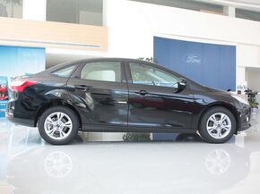 长安福特  三厢 1.6L 手动 车辆正右侧