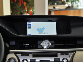 雷克萨斯  2.5 自动 中控仪表台上方