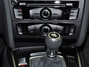 一汽奥迪  30TFSI 中控台下方特写