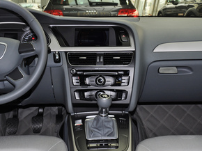 一汽奥迪 30TFSI 中控仪表台总特写