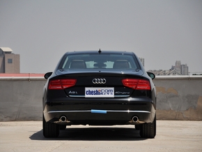 奥迪(进口) 2.0T 车辆正后方尾部视角