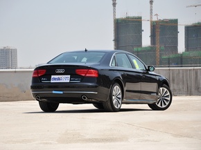 奥迪(进口)  2.0T 车辆右侧尾部视角