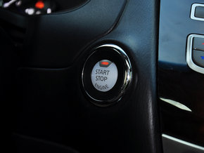 英菲尼迪  3.5L CVT 车辆点火开关特写