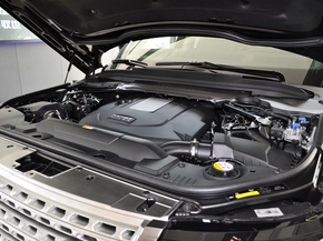 路虎  3.0TD V6 Vogue 发动机主体特写