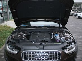 奥迪(进口)  40 TFSI allroad quattro 发动机局部特写